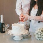 Para Bolo Baeta, trata-se de um bolo tradicional brasileiro, conhecido por sua massa amanteigada, macia e úmida, frequentemen