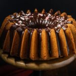 Para fazer um bolo de chocolate meio amargo menos doce, o segredo está em equilibrar a quantidade de açúcar com a intensidade