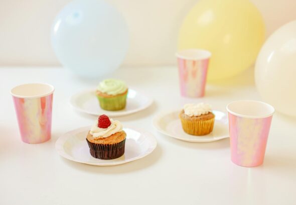 Para preparar um Cupcake de Baunilha com Frosting perfeito, combine ingredientes frescos como farinha, açúcar, ovos e extrato